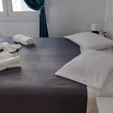 Spacious And Bright Apartment *