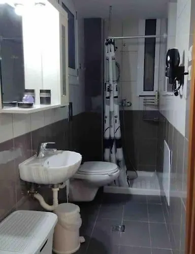 Spacious And Bright *