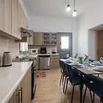 Spacious And Bright * 코스 타운