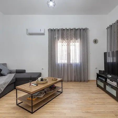 Spacious And Bright Kos Town
