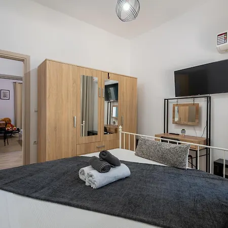 Apartment Spacious And Bright