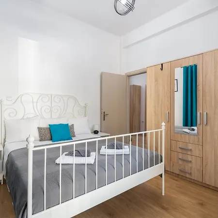 아파트 Spacious And Bright