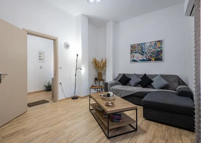 Spacious And Bright Apartament *