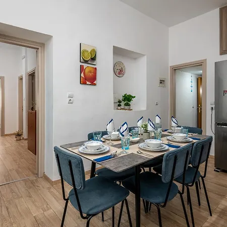 Spacious And Bright Apartment