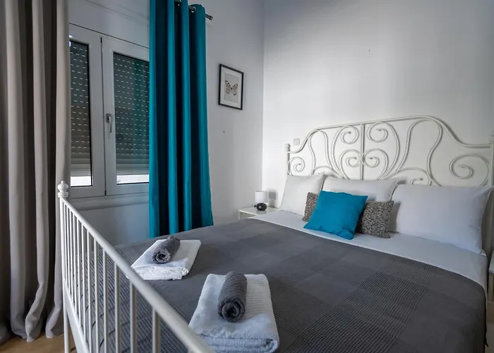 Spacious And Bright Apartment *